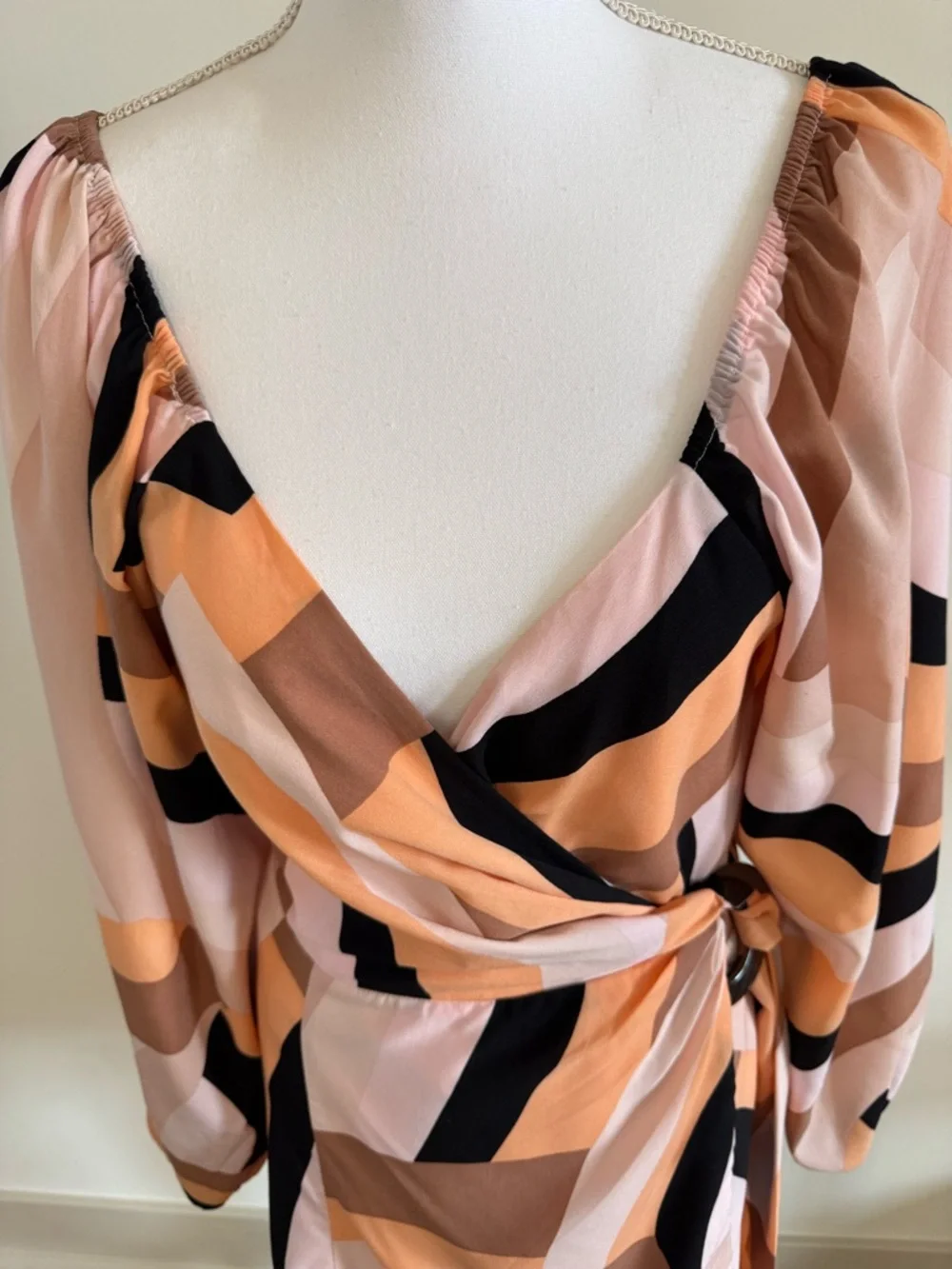 Anthropologie Hutch Women’s Mod Geo Wrap Mini Dress Puff Sleeves Size M - Picture 4 of 10